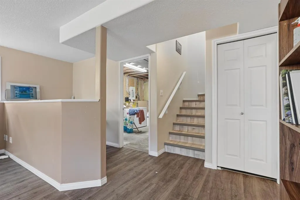 246 Fairmont Boulevard S