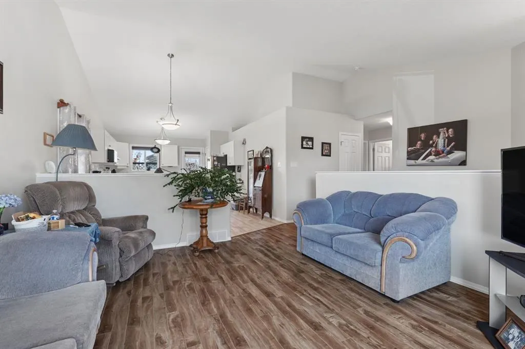 246 Fairmont Boulevard S