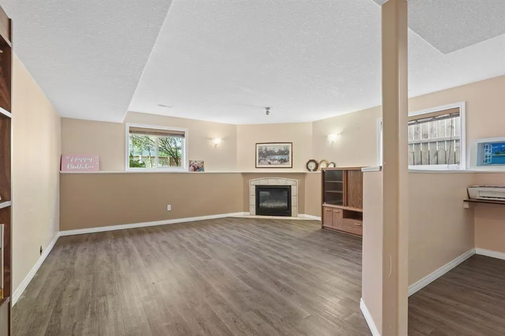 246 Fairmont Boulevard S