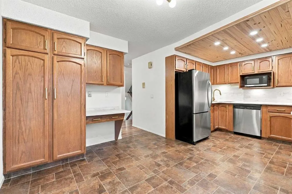 69 Glamis Gardens SW