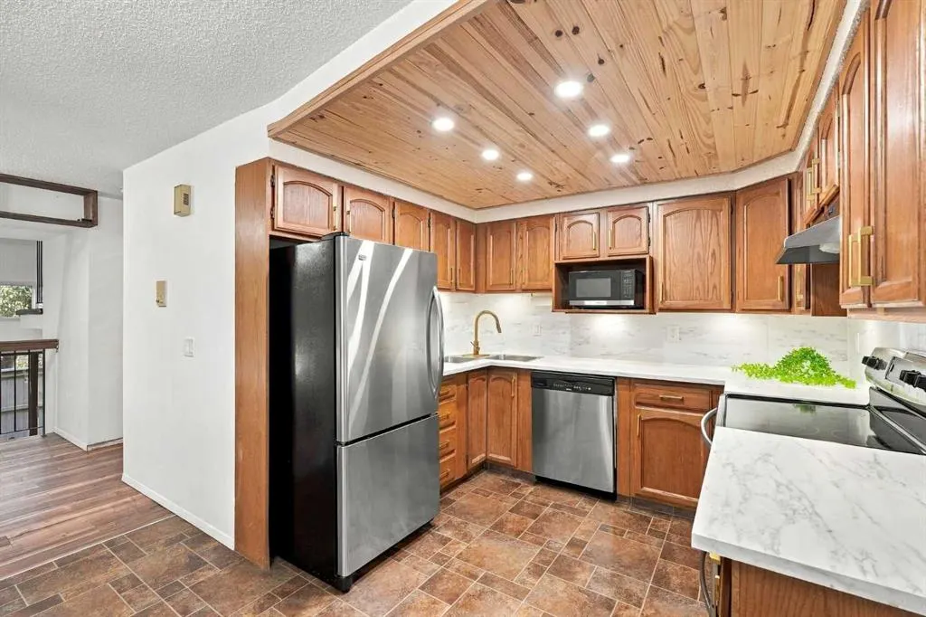 69 Glamis Gardens SW