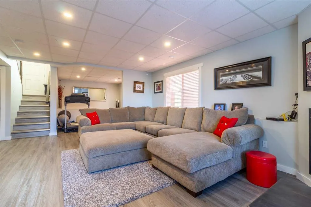 454 Twinriver Road W