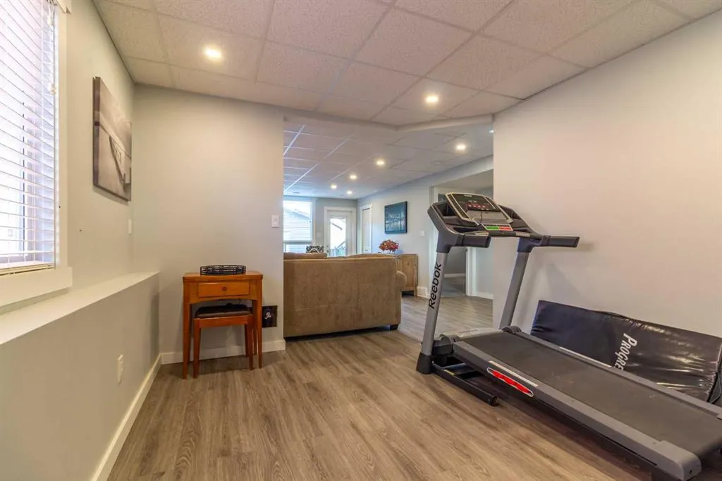 454 Twinriver Road W