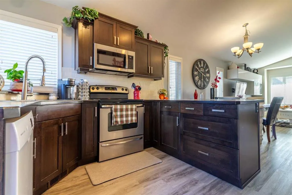 454 Twinriver Road W