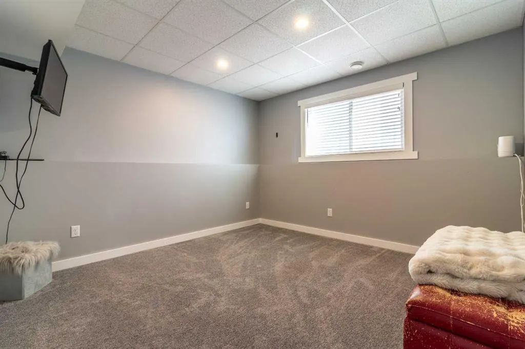 454 Twinriver Road W