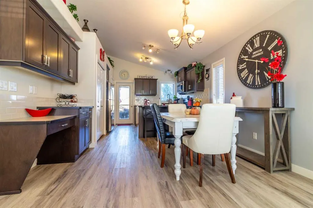454 Twinriver Road W