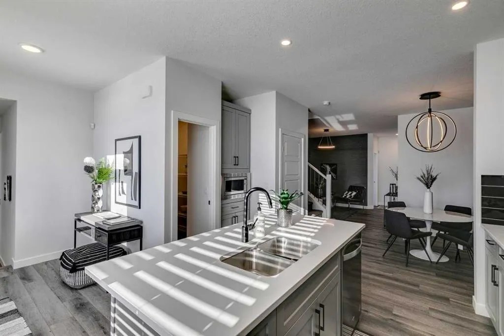 459 Buffaloberry Manor SE