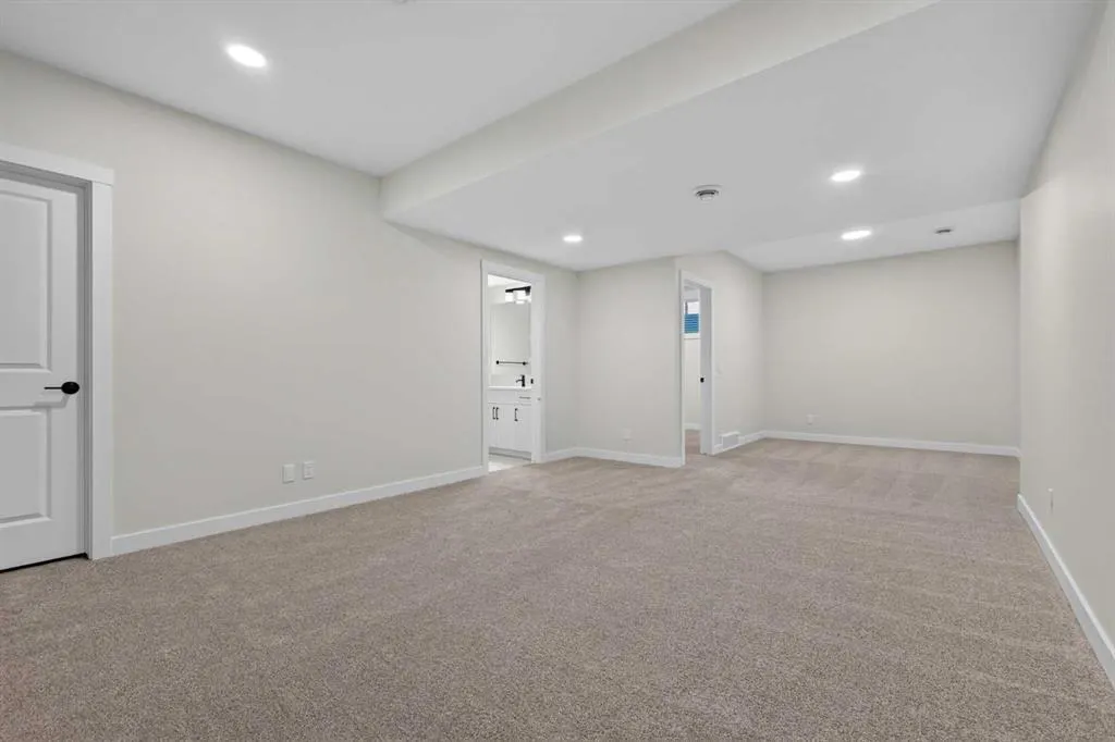 77 Royston Gardens NW