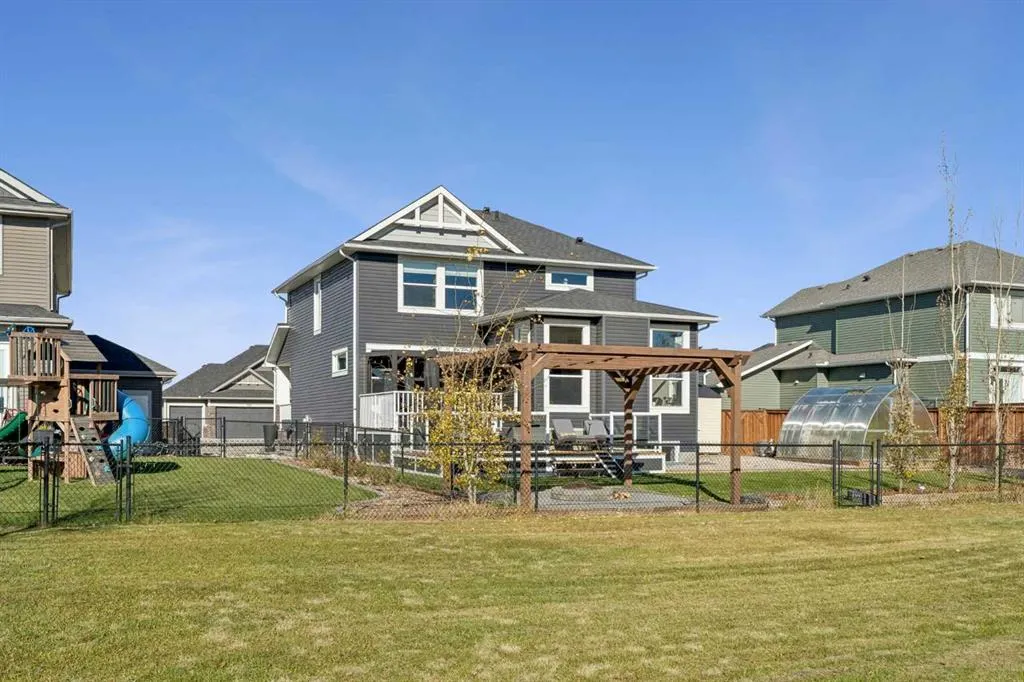 281 Boulder Creek Crescent SE