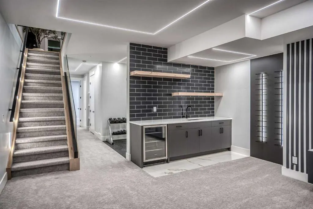 1904 13 Street SW