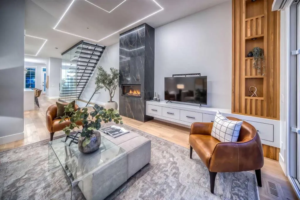 1904 13 Street SW