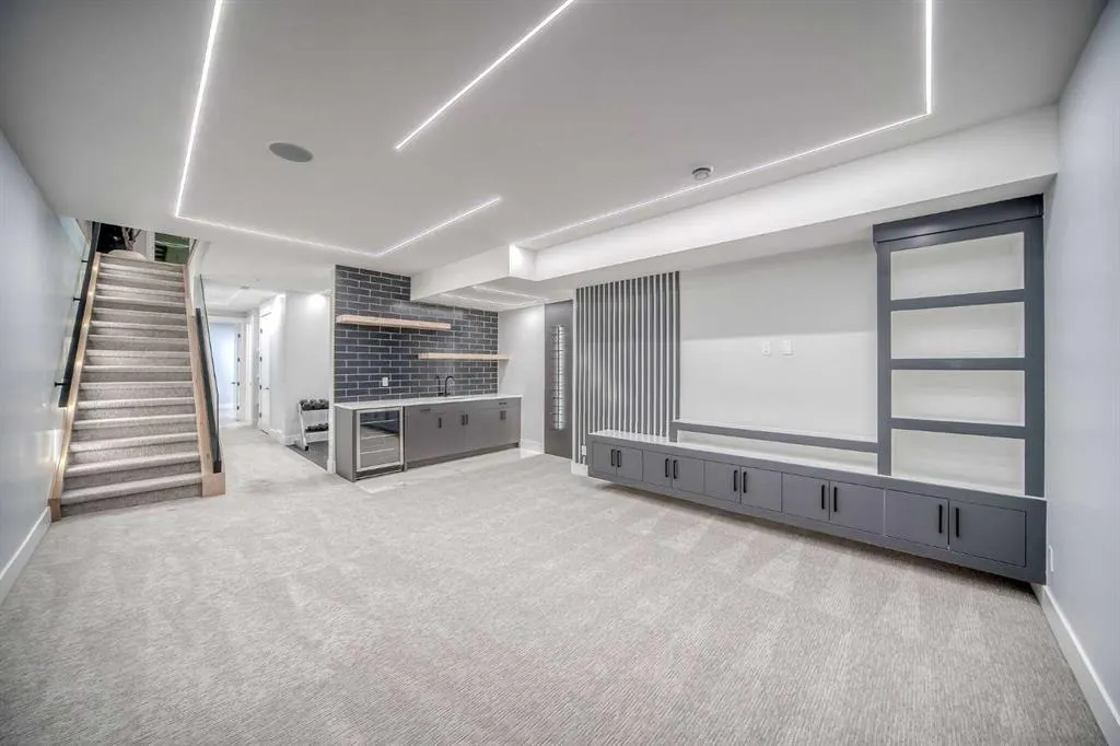 1904 13 Street SW