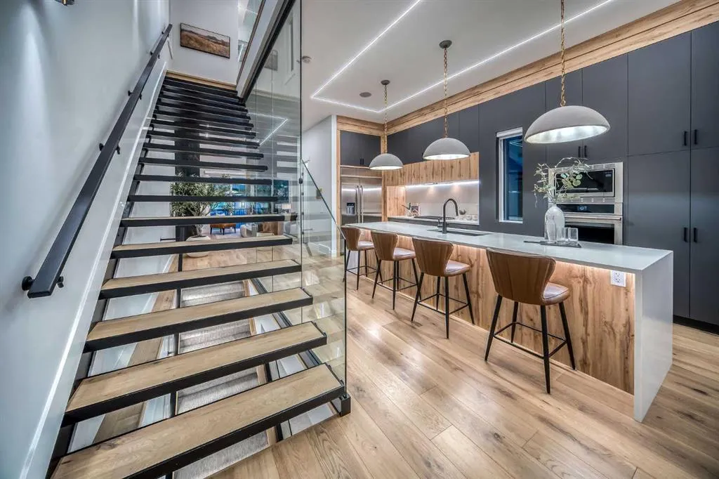 1904 13 Street SW