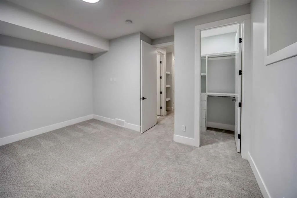 1904 13 Street SW