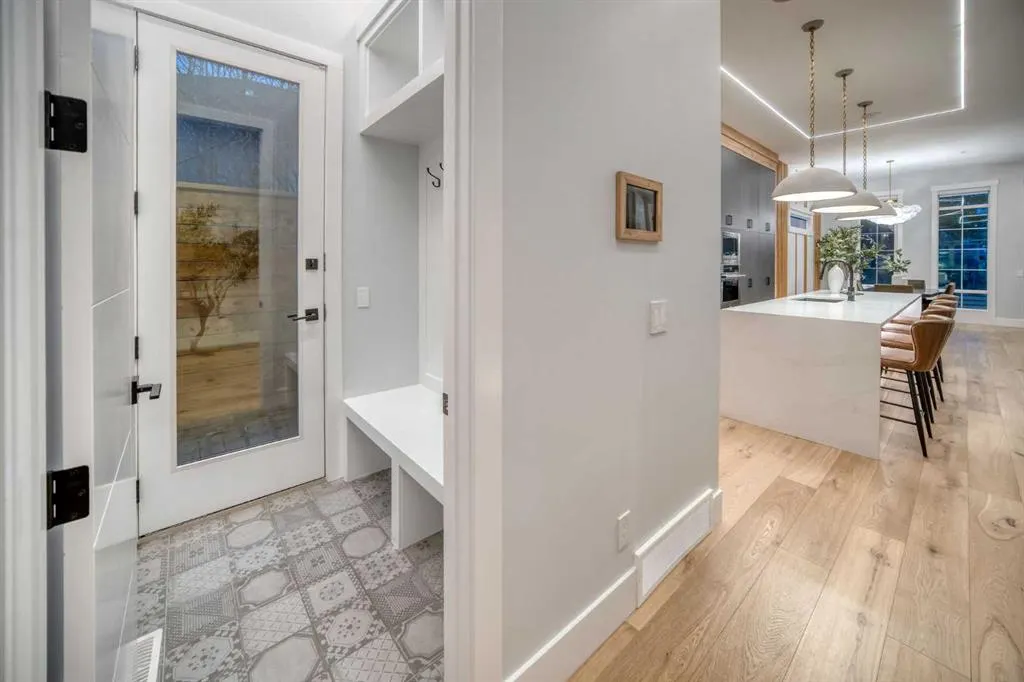 1904 13 Street SW