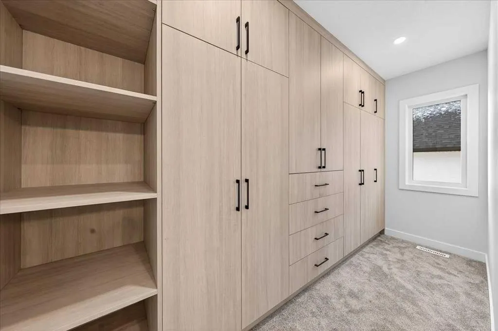 3 Lakewood Way