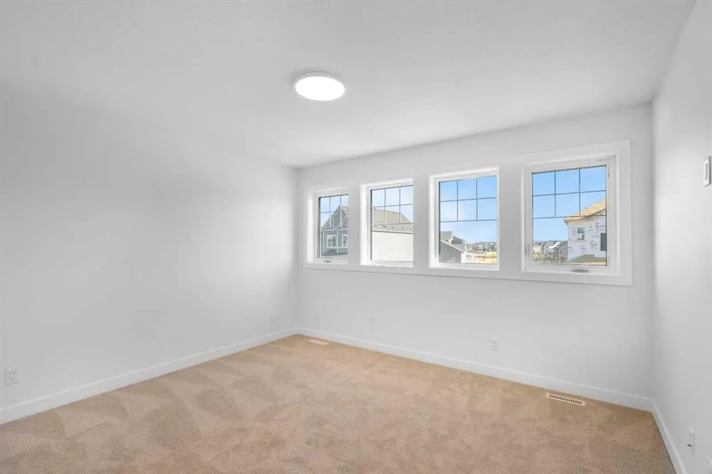 148 Monarch Bend