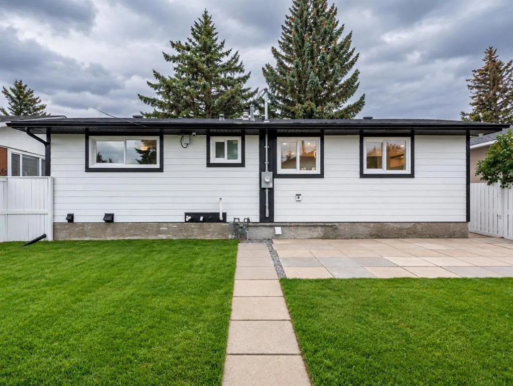 808 Avonlea Place SE
