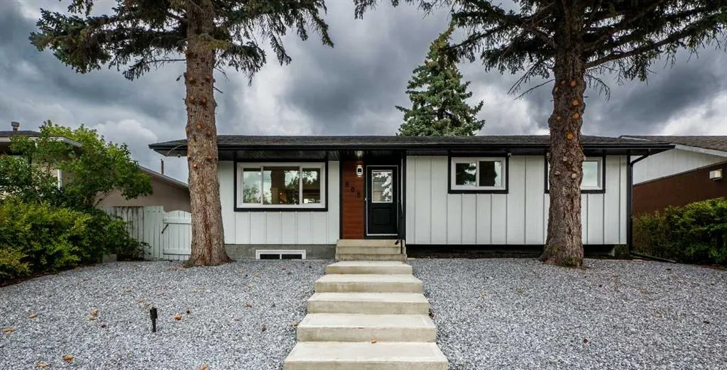 808 Avonlea Place SE