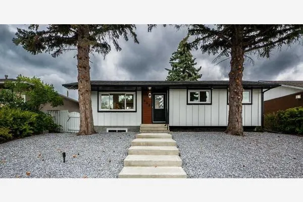 808 Avonlea Place SE