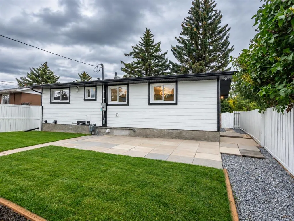 808 Avonlea Place SE