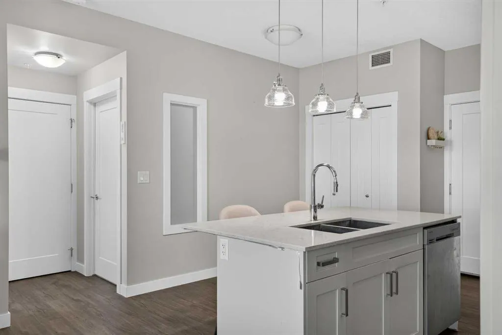 10 Walgrove SE #217