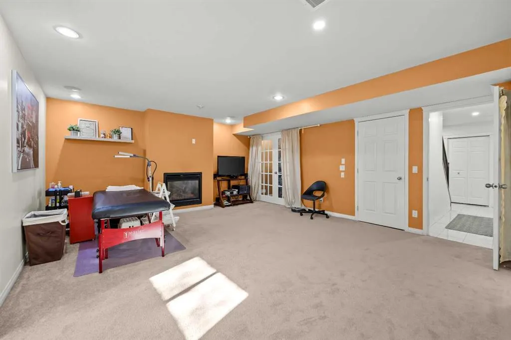 203 St Moritz Drive SW