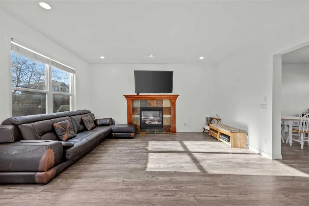 203 St Moritz Drive SW
