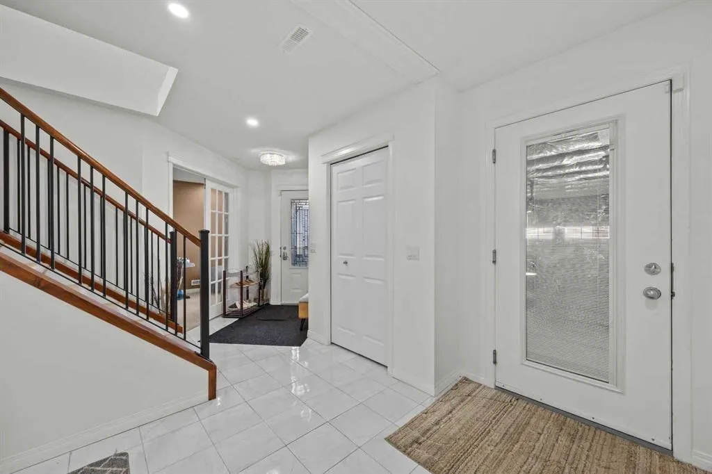 203 St Moritz Drive SW