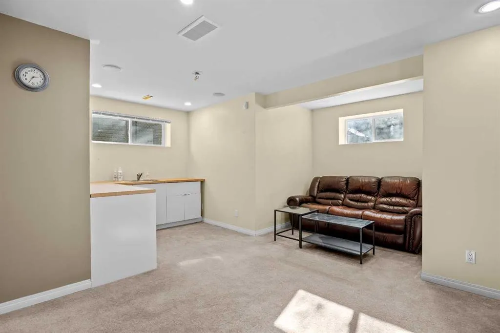 203 St Moritz Drive SW