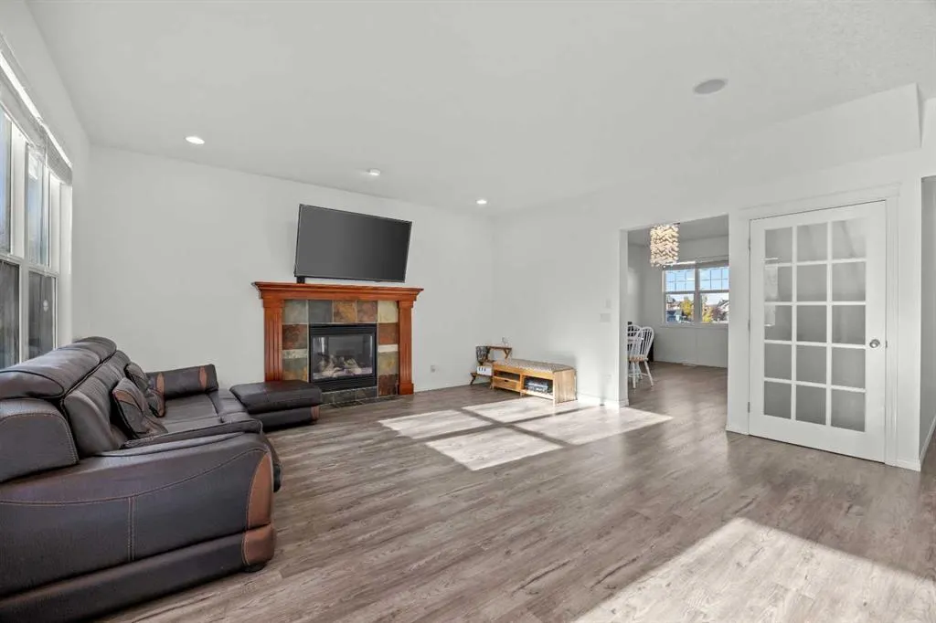 203 St Moritz Drive SW