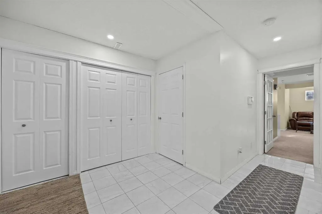 203 St Moritz Drive SW