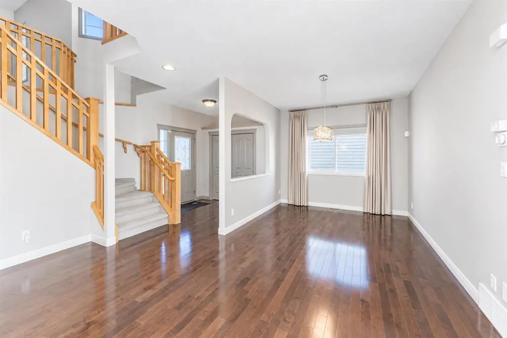 51 Chapalina Terrace SE