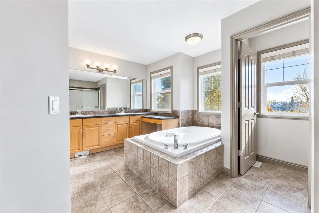 51 Chapalina Terrace SE