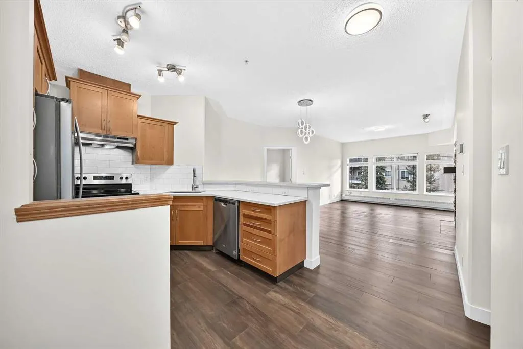 10 Discovery Ridge Close SW #437