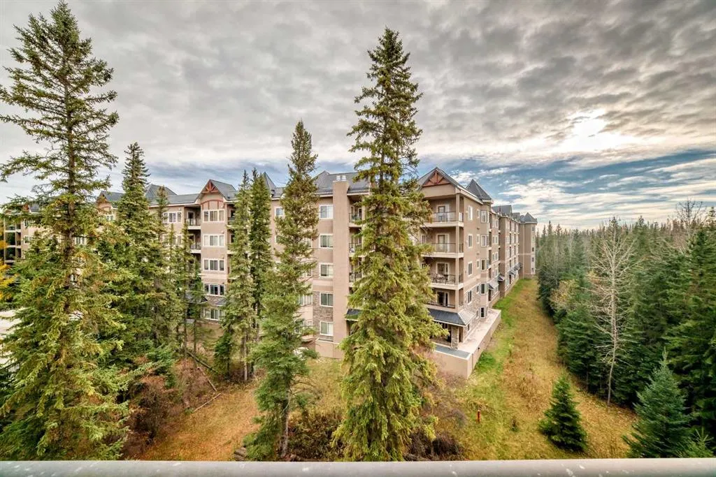 10 Discovery Ridge Close SW #437