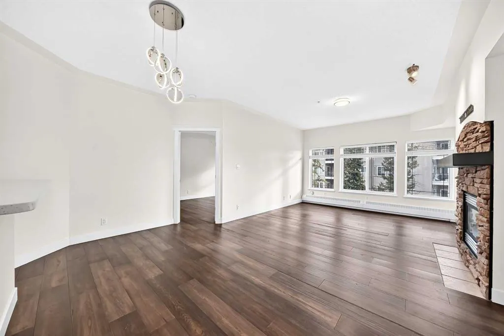 10 Discovery Ridge Close SW #437