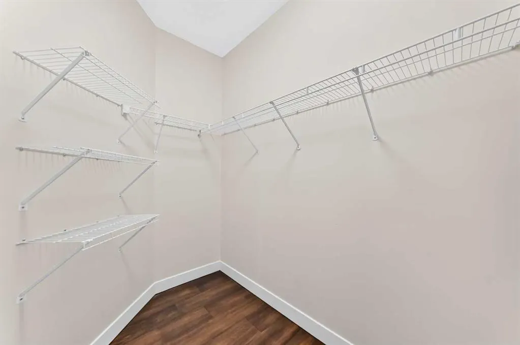 10 Discovery Ridge Close SW #437