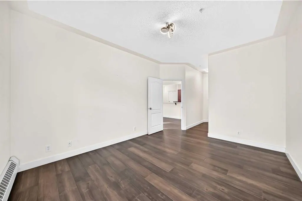 10 Discovery Ridge Close SW #437