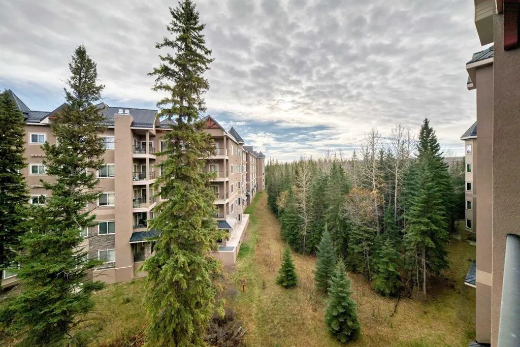 10 Discovery Ridge Close SW #437