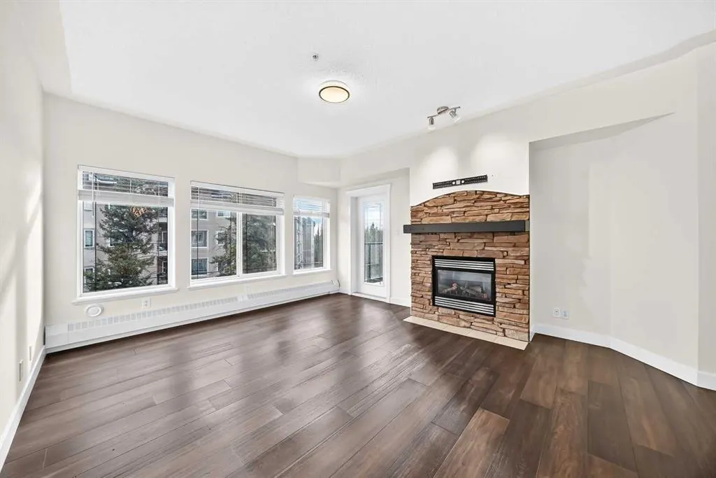 10 Discovery Ridge Close SW #437
