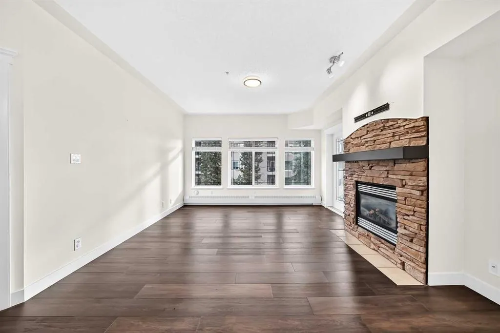 10 Discovery Ridge Close SW #437