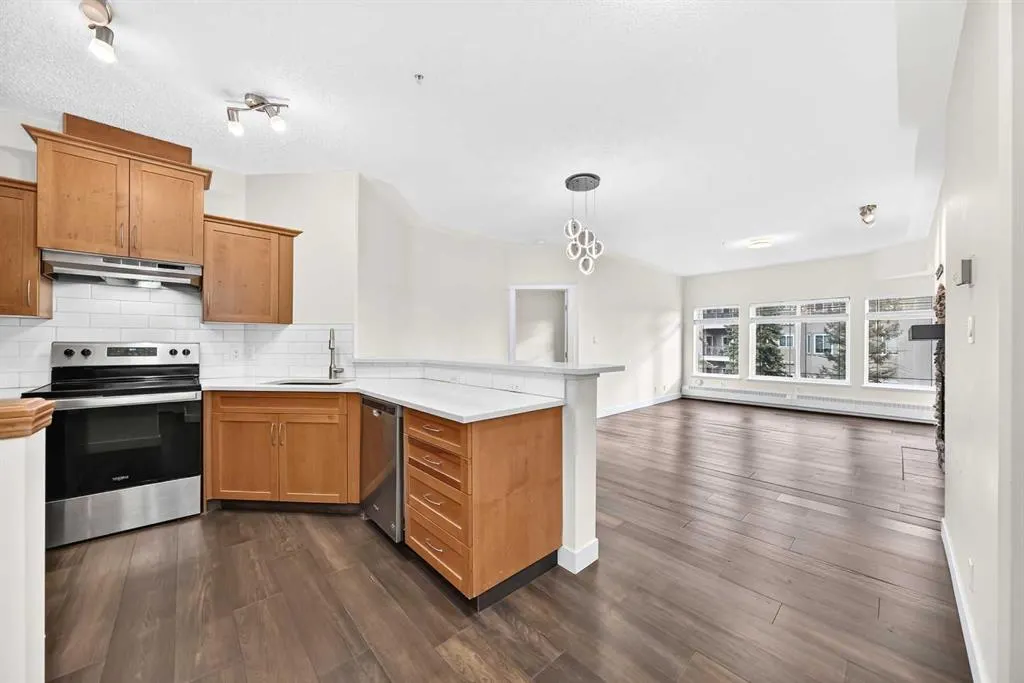 10 Discovery Ridge Close SW #437