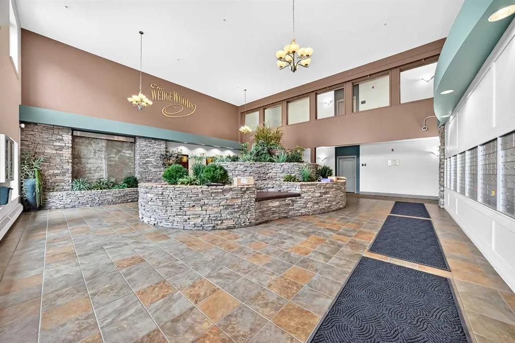 10 Discovery Ridge Close SW #437