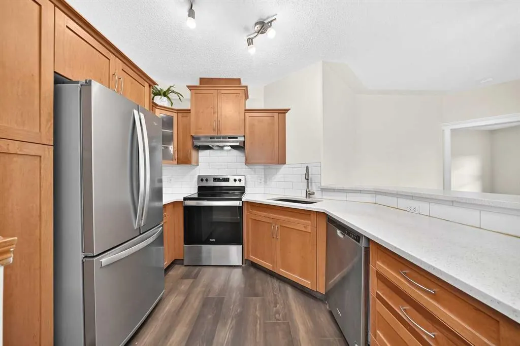 10 Discovery Ridge Close SW #437
