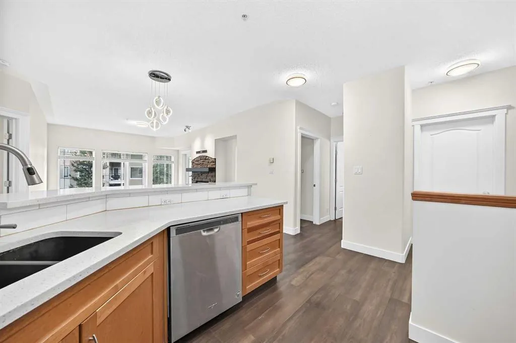 10 Discovery Ridge Close SW #437