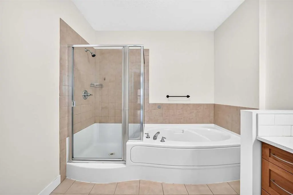 10 Discovery Ridge Close SW #437