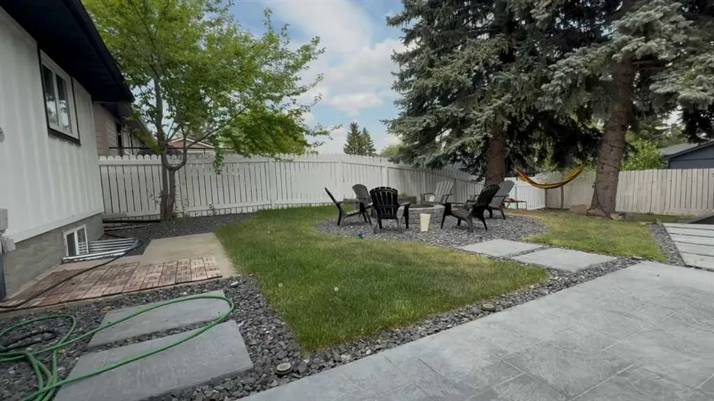 824 Canna Crescent SW