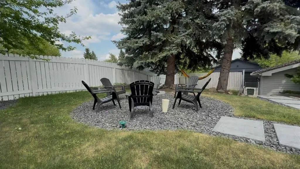 824 Canna Crescent SW
