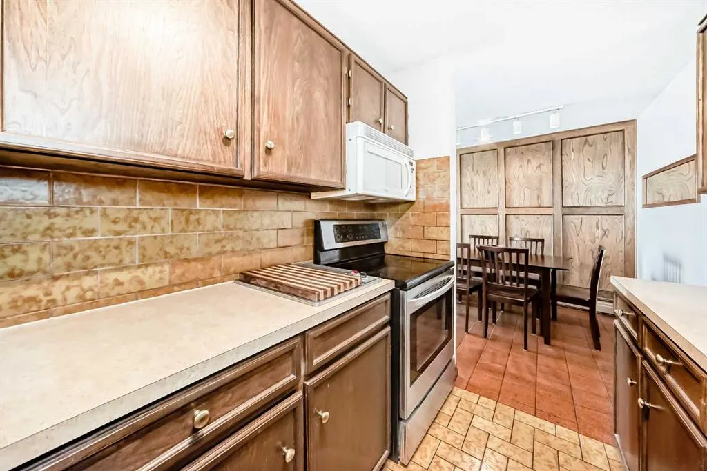 512 Cedar Crescent SW #201